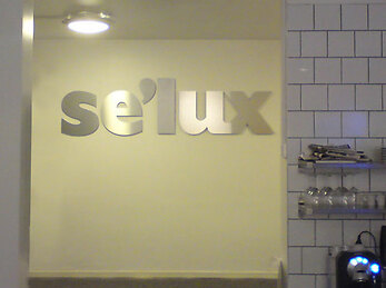 Akrylbokstäver, akryllogotyp, plastbokstäver, plexiglas, plexiskylt, akrylskylt_Laserskärning_Plast_Akryl_Plexi