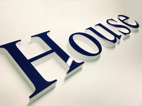 Plastskylt_Plexiglas_Plexiskylt_Akrylskylt_laserskärning_butiksskylt_kontorsskylt