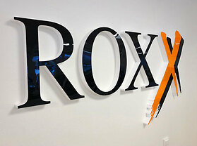 Frigolitskylt_Frigofoam_Frigolitlogo_Frigolitbokstäver_Frigolittext_Mässkylt_Kontorsskylt_Plexiglas_Akryl_Plexifront_Frigolitlogotyp_Reklamskylt