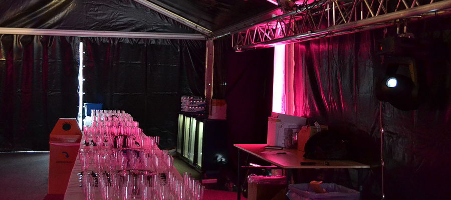 Evenemang Svart tält inne