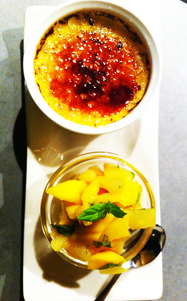 Crème brûlée med mango- och äppelsalsa