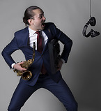 DJ Andreas Ferrenato kan du boka genom Funnybones Production